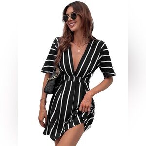 Women’s Striped Plunging Neck Dress. Size XL